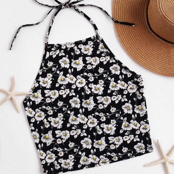 Tops - $10 TODAY SALE! Super sweet floral crop halter